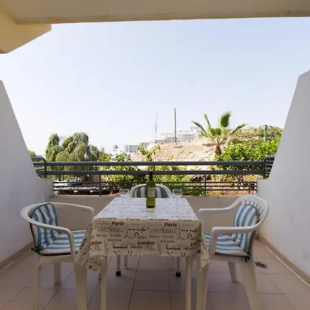 Santa Maria 16 - * אדחה